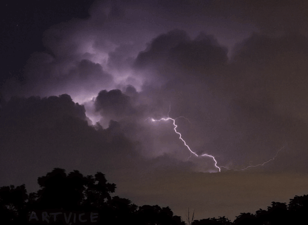 lightning photo Holtek